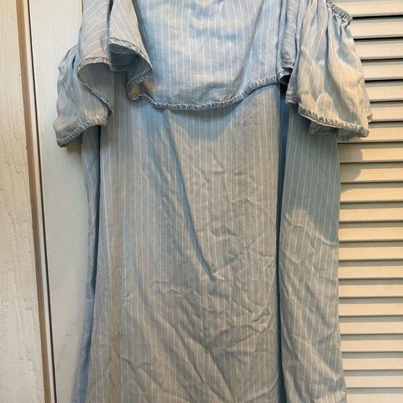 Romeo + Juliet‎ pinstripe cold shoulder mini dress - Picture 9 of 12